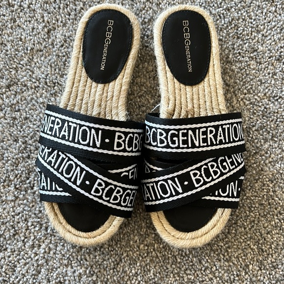 Women’s BCBGeneration raffia slide sandals. Size 8. - Picture 2 of 6